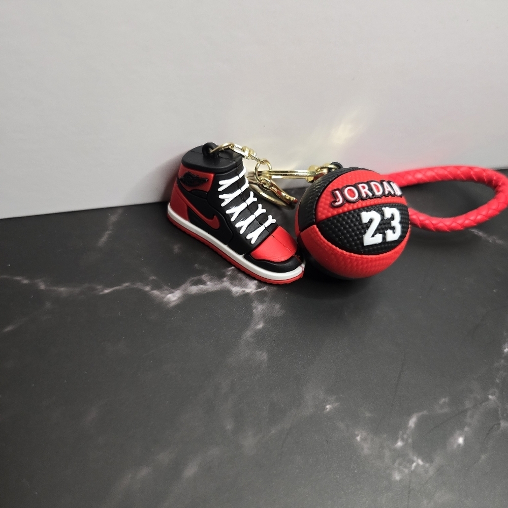 Michael Jordan Basketball & Shoe Keychain - Picture 1 of 3